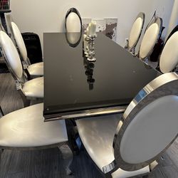 8 Chair Dinning Table