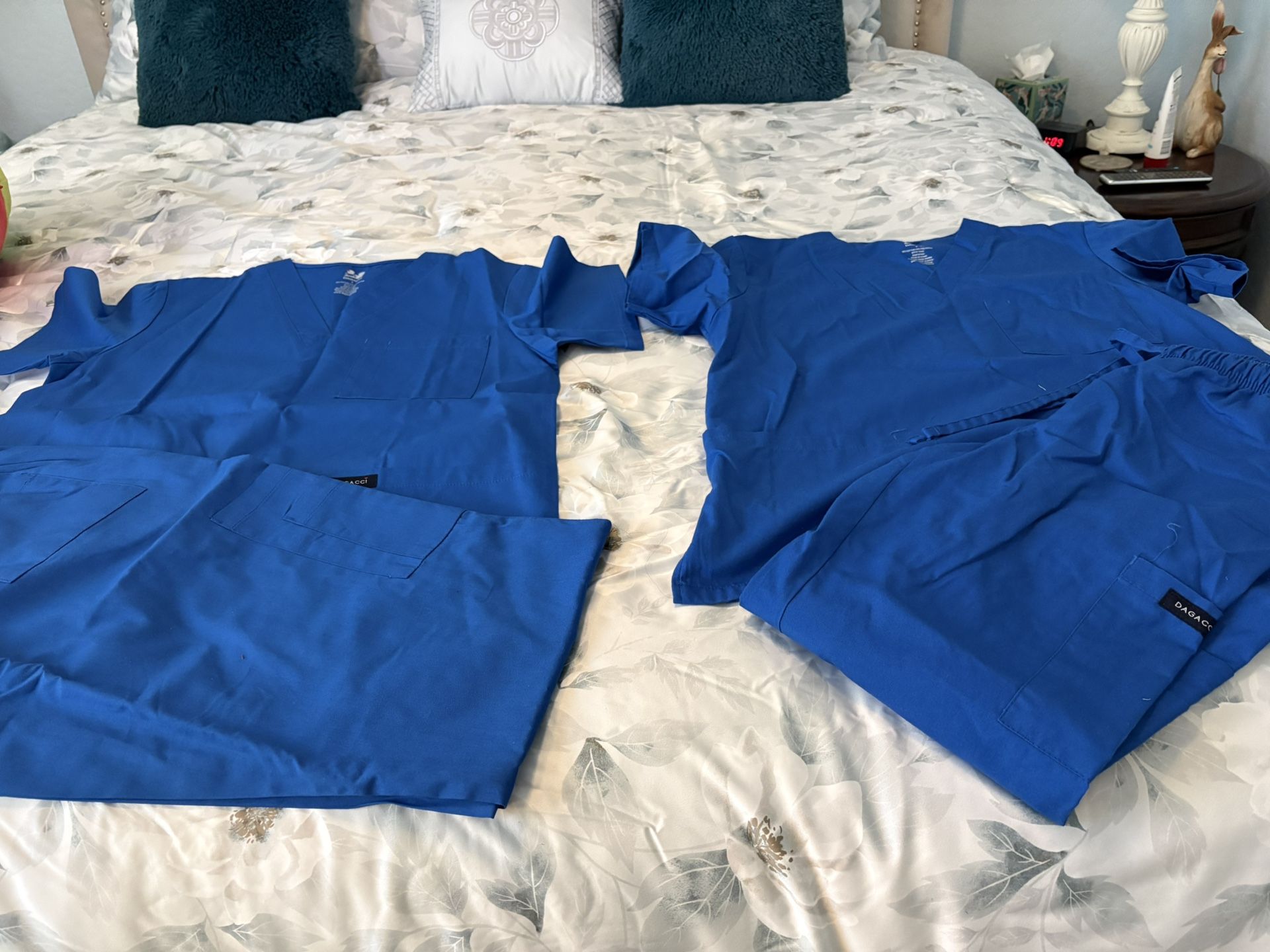 Women’s Scrubs/Uniform NEW Never Worn 🙂 2 Sets, PLZ READ ENTIRE ADD!!