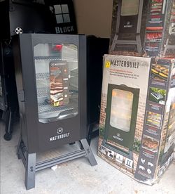Masterbuilt 40-inch Digital Electric Smoker