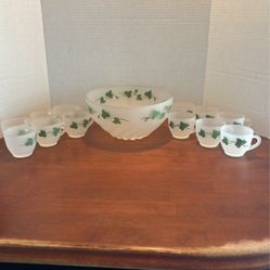 Vintage Federal Glass Frosted Christmas Ivy Punch Bowl Is 10“ X 4“ Cups Are 3“ X 2 1/2“Bowl With 12 Cups B35