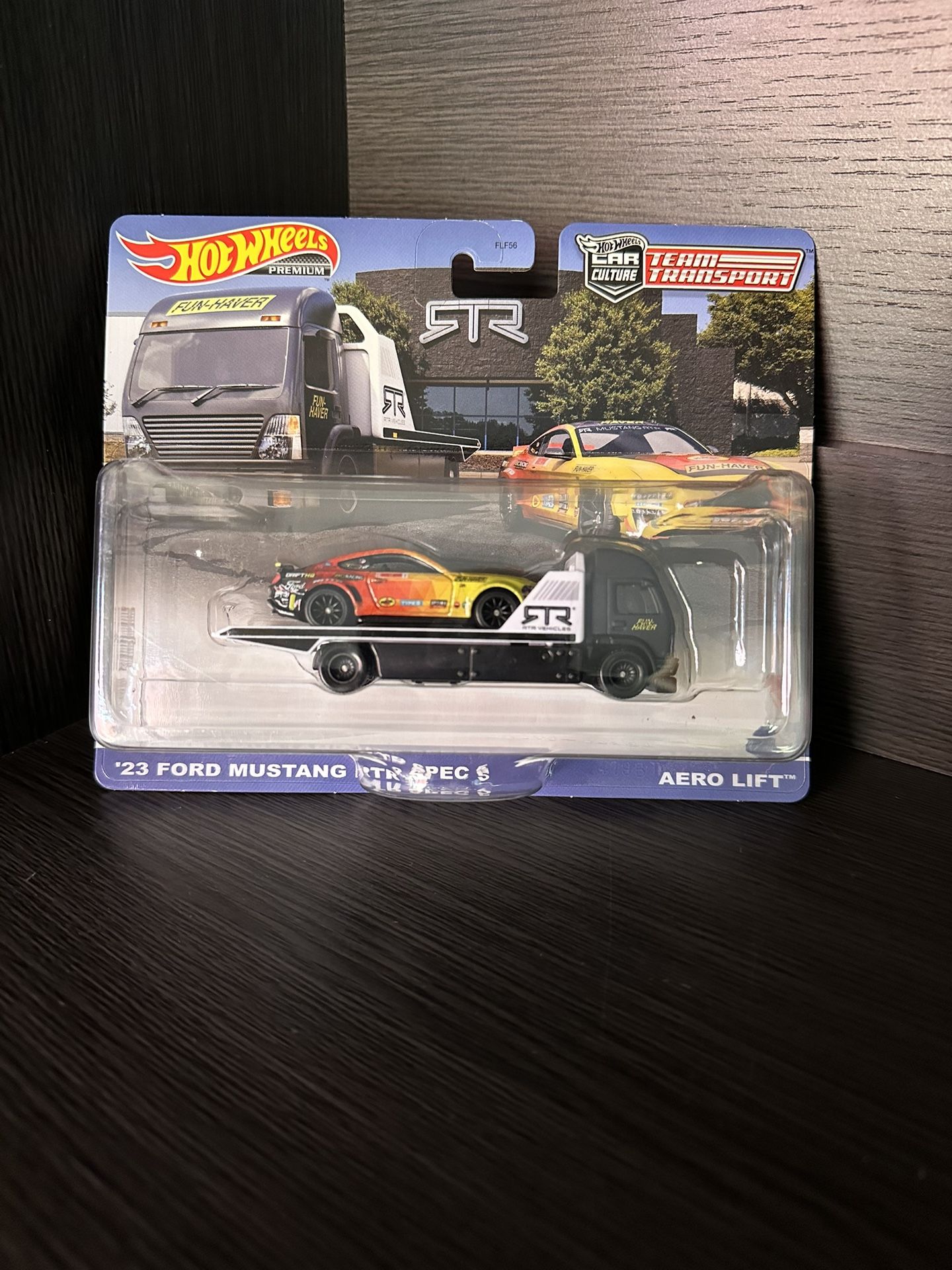 Hot Wheels - Team Transport - ‘23 Ford Mustang RTR Spec 5 & Aero lift