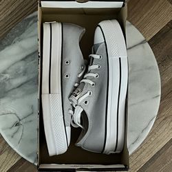 NEW Platform Low Top Converse Shoes Women Size 8 PRICE IS FIRM