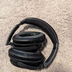Bose QuietComfort 35  noise Cancelling Headphones 