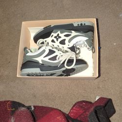 Louis Vuittons Skates Size 10