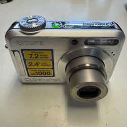 Sony Cybershot DSC-S700 7.2MP Digital Camera with 3x Optical Zoom