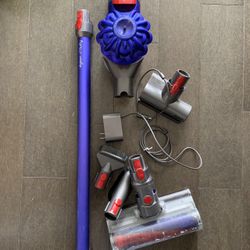 Dyson V7 Fluffy Cordless Vacuum Cleaner + All Attachments