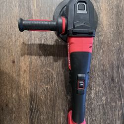 Milwaukee 7” Polisher M18 Battery With Charger
