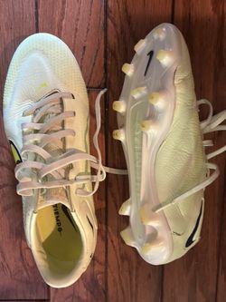 Nike Kids 6.5 Soccer Shoes 