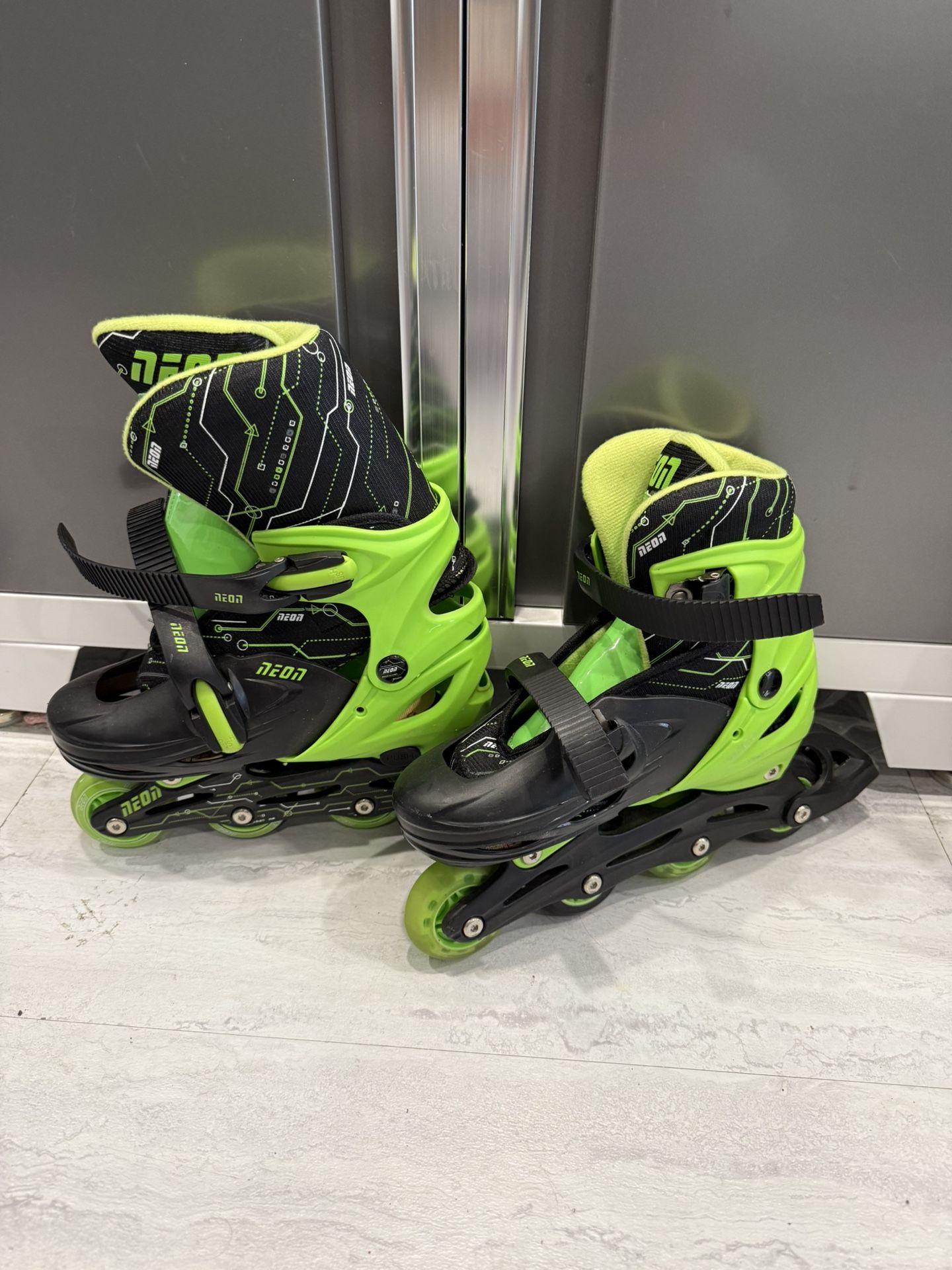 Kids Roller Skates Size 3-6 Adjustable