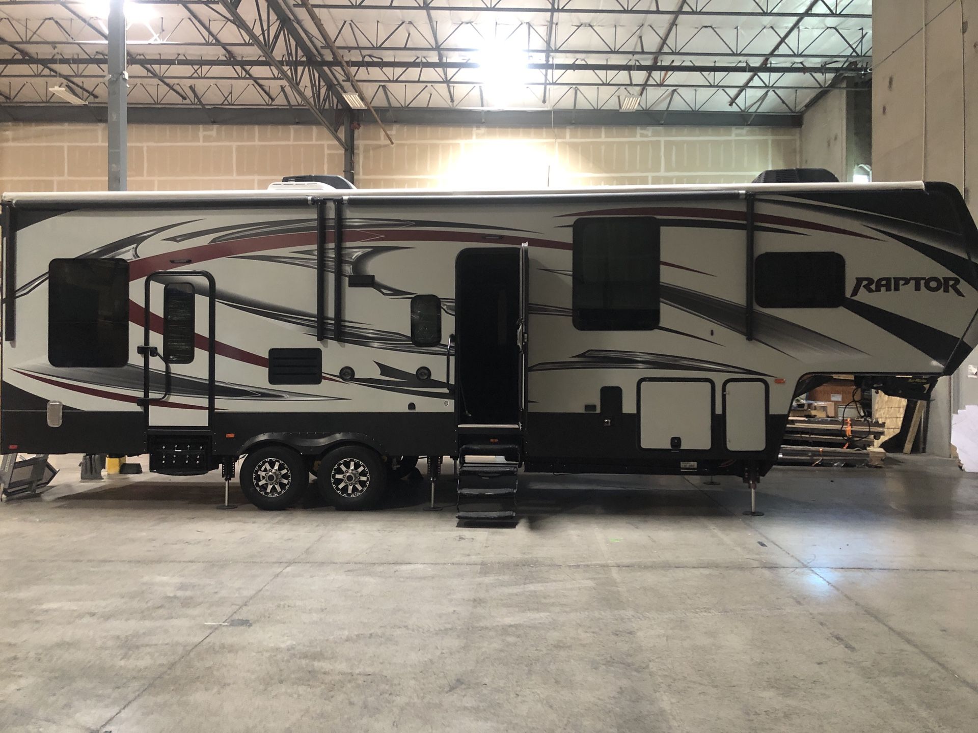 2015 35ft Raptor toy Hauler for Sale in Henderson, NV OfferUp