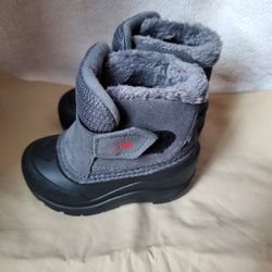 The North Face Kids Snow Boots Waterproof. Size 6. New.