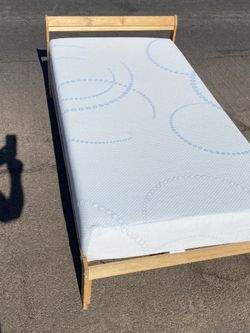 FREE DELIVERY: Twin Memory Foam Bed