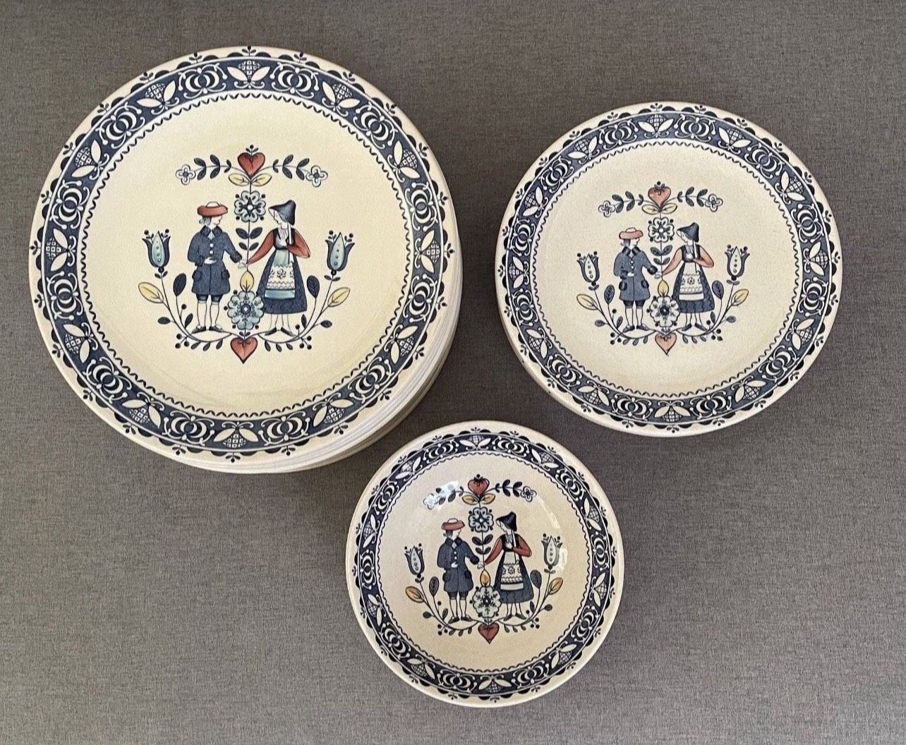 Vintage Johnson Brothers England Hearts & Flowers Dinnerware plates and bowls - 29 pieces