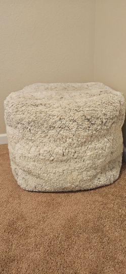 SOFT. POUF