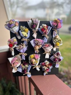 Mini magnet bouquets, dried flowers