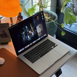 MacBook Air M3 15-inch (24/512)