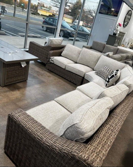 Beachcroft Beige 5-Piece Outdoor Sectional With Coffee Table And 2 End Tables
Ashley Furniture$20 Down Payment and delivery available