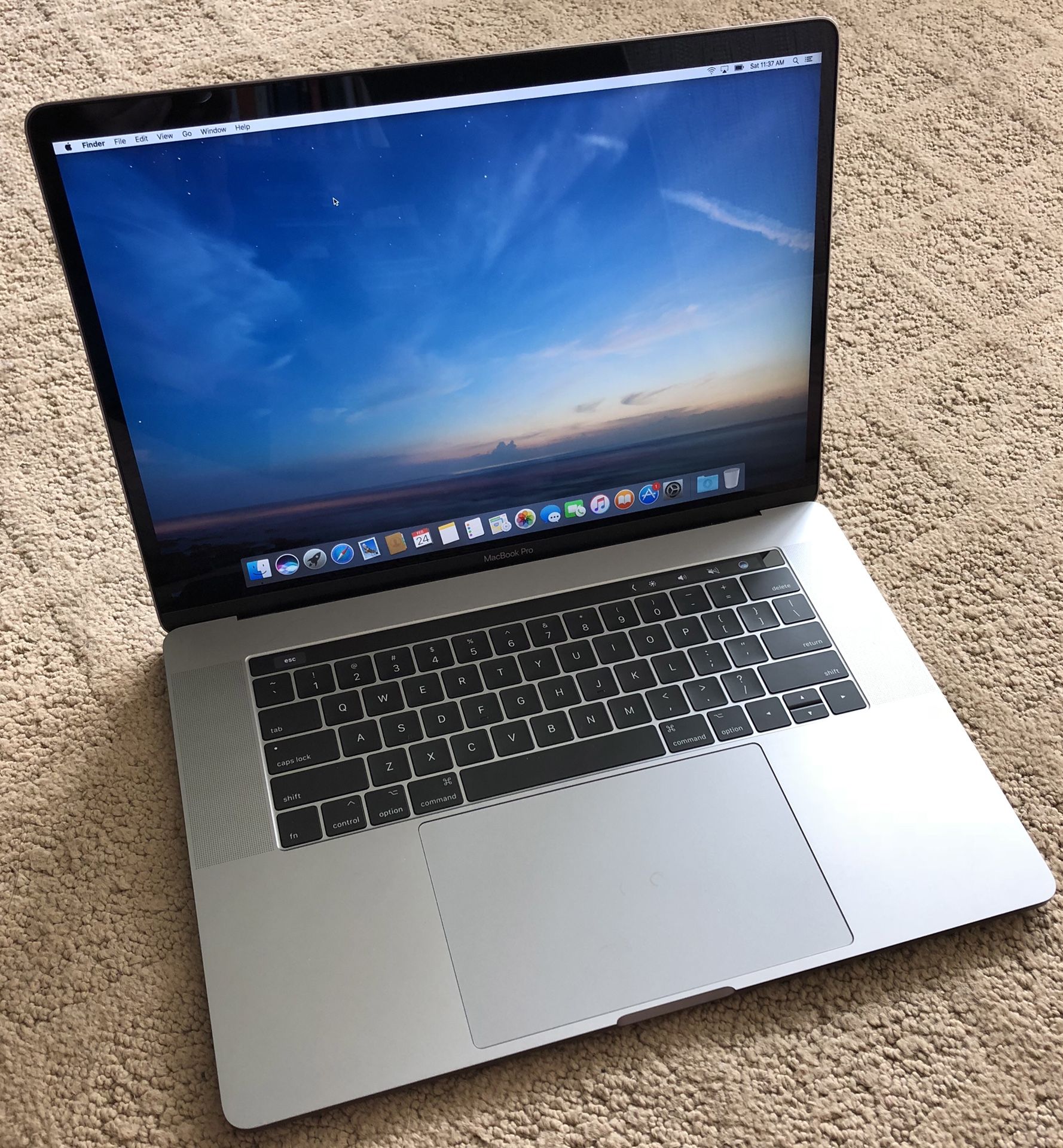 2017 MacBook Pro 15” Retina, Touch Bar/ID, 2.8GHz, 16GB RAM, 256GB SSD, Apple Warranty, Great Software