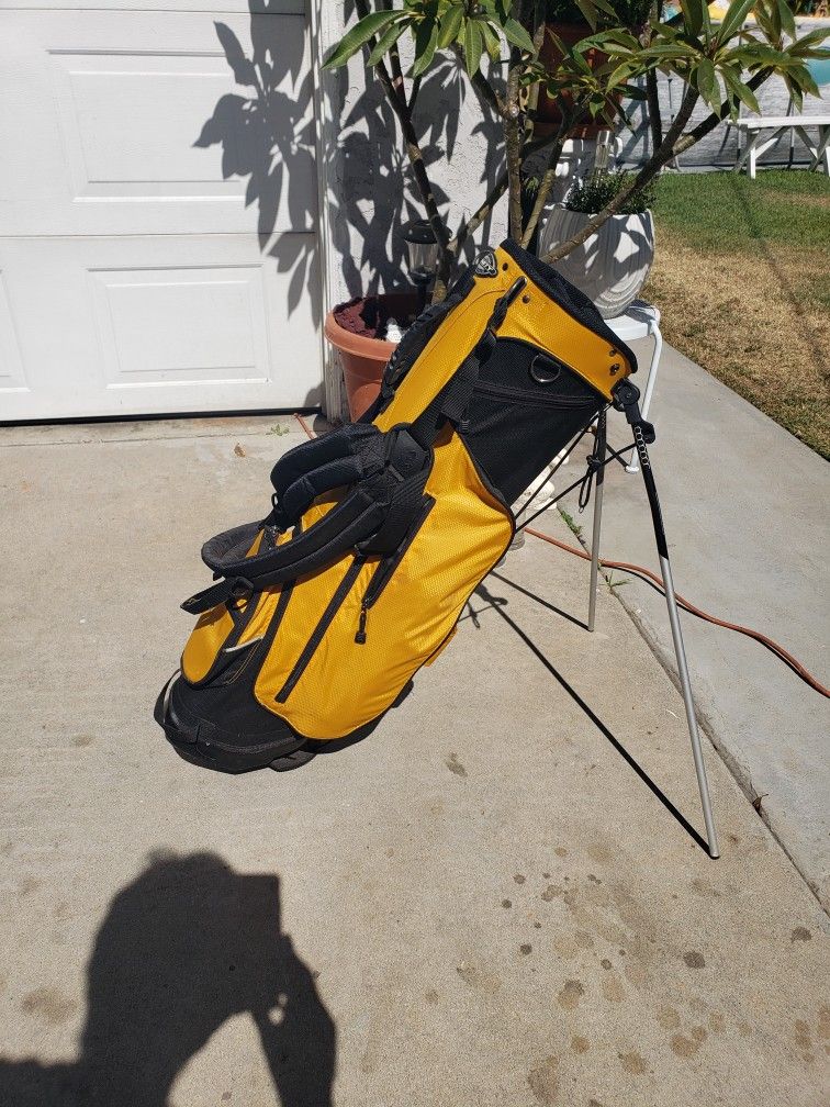 Golf Bag With Stand