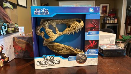 Uncle Milton T-Rex in My Room Light Up Dino Skull New Kids Room Decor