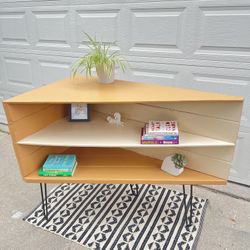 Corner Shelf With Hairpin Legs 