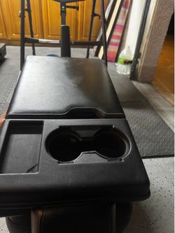 2017–2019 Super Duty Lariat black leather center jump seat