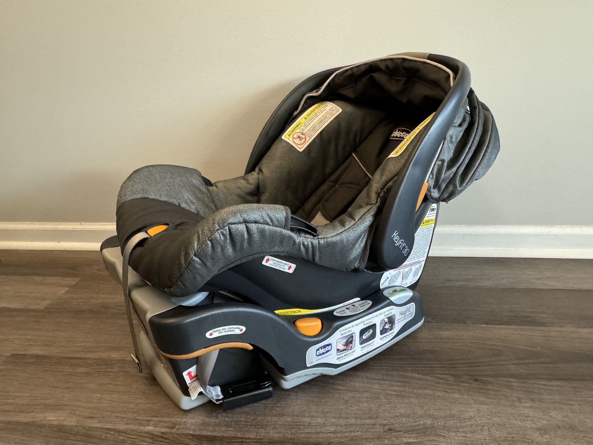 Chicco KeyFit 30 Infant Car Seat + Extra Base
