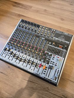 Beringer Xenyx X1832USB 18 Input Mixer