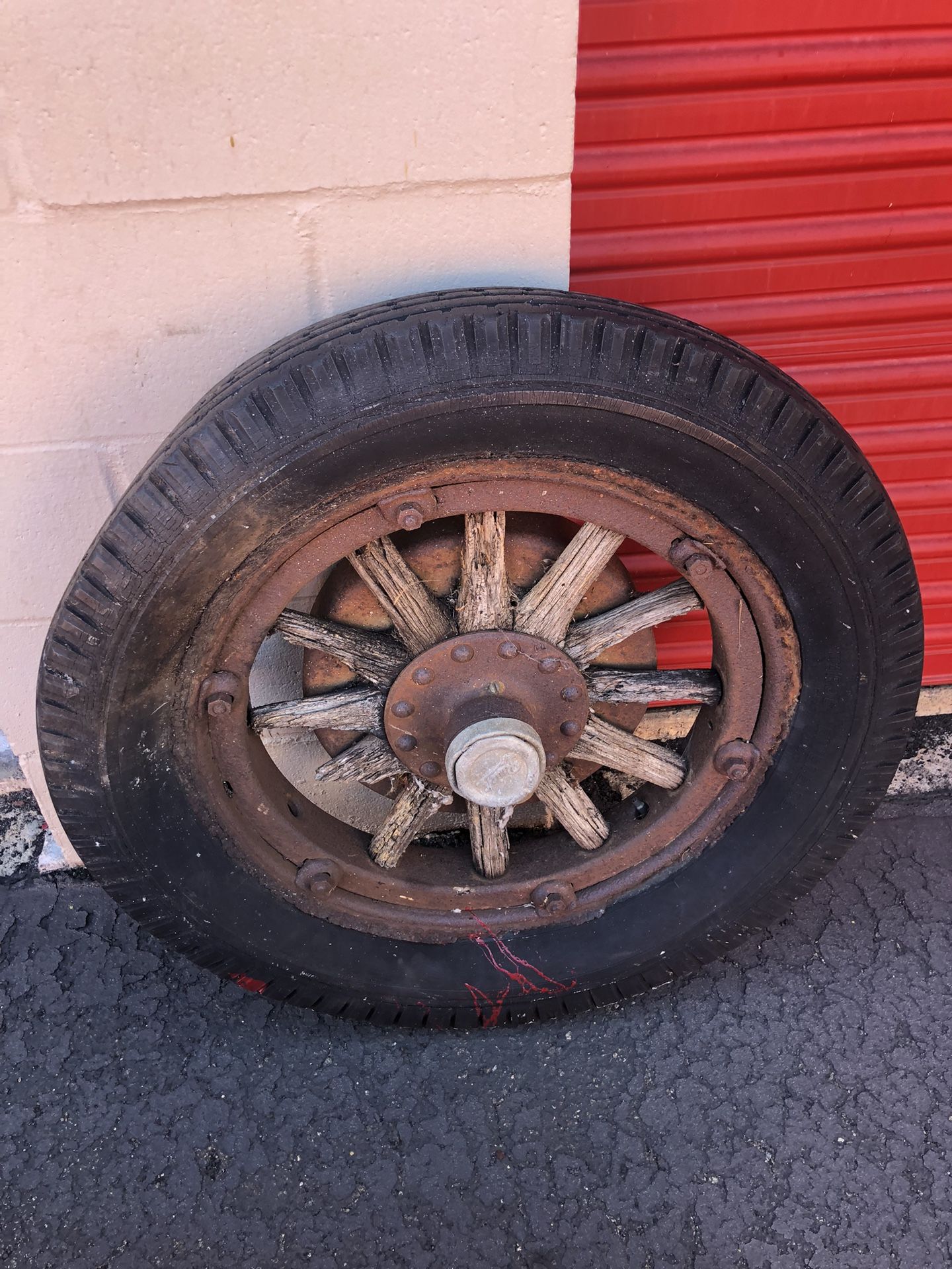 1920 ? Wood Spoke Buick Wheels And Tire. Yard Art. $75