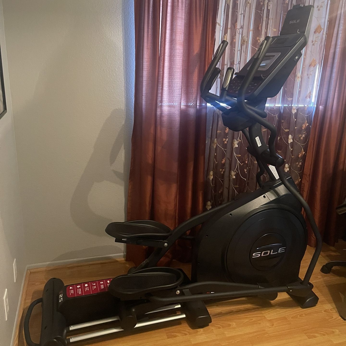 Sole Fitness E25 Elliptical Trainer