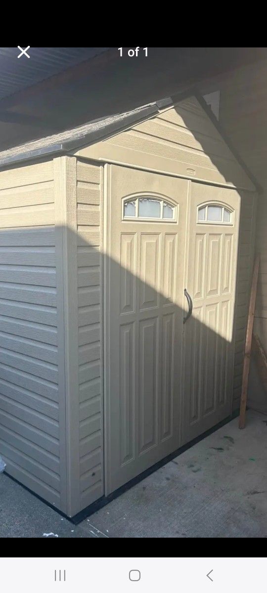 RUBBERMAID 7X7 PLASTIC SHED DISMANTLED 