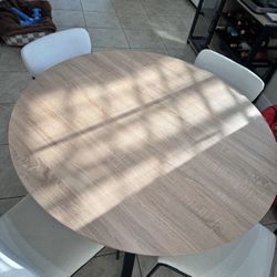 Dinning Table With Chairs 