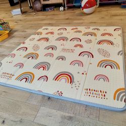 Foldable baby play mat