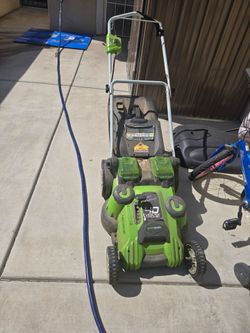 Greenworks  lawn mower