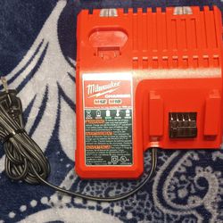 Milwaukee M18/M12 Charger