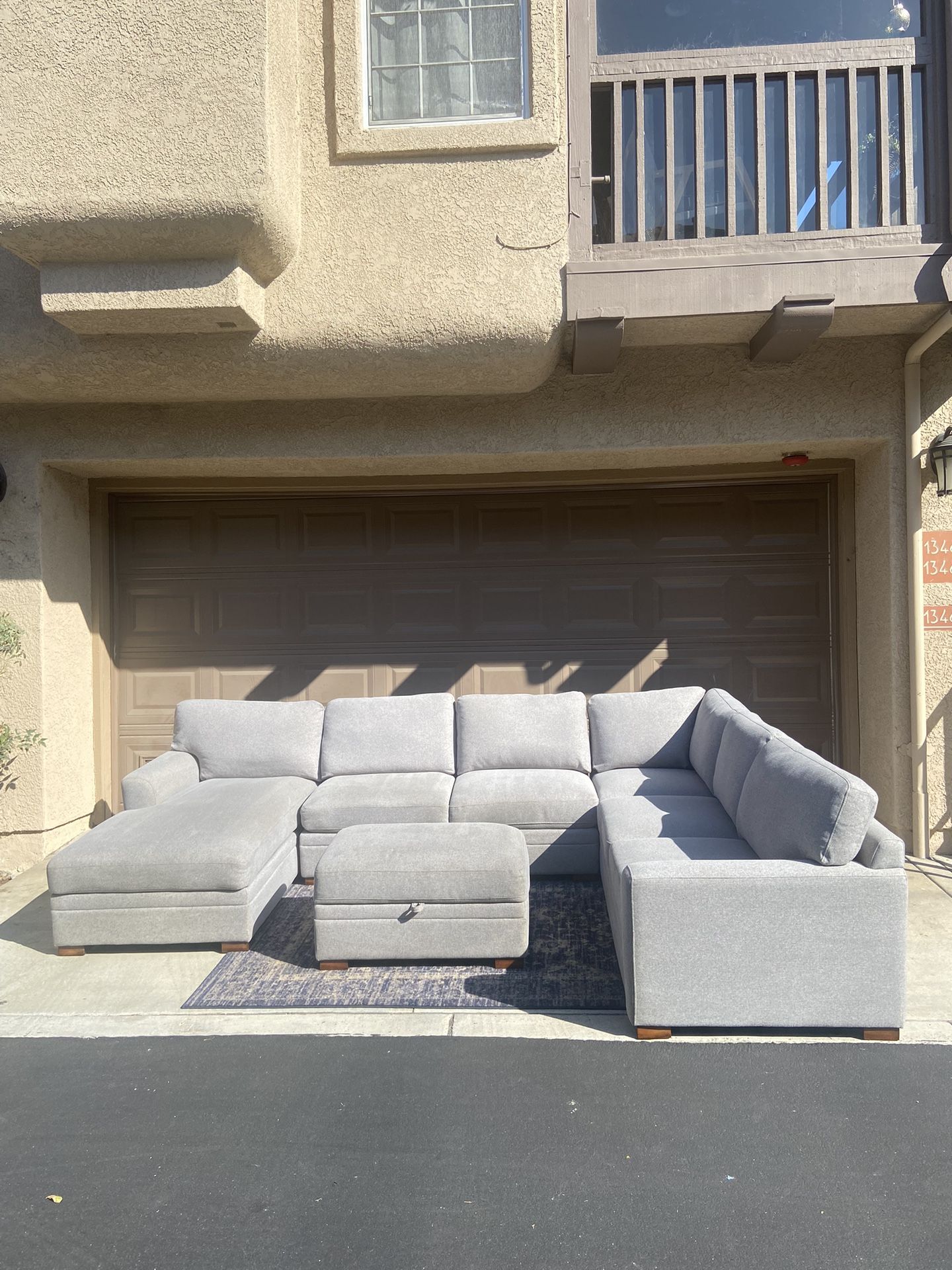 Costco Thomasville Langdon Grey Fabric 3-Piece Sectional with Chaise and Storage Ottoman - 🚚 Avail