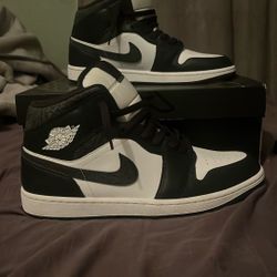 Nike- Air Jordan 1Mid SE Off Noir/black-white 