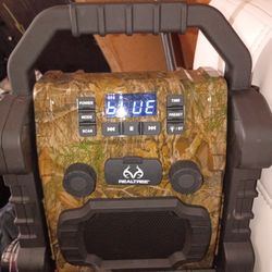 REALTREE JOB SITE RADIO/BLUETOOTH SPEAKER W/Flashlight -CAMOUFLAGE