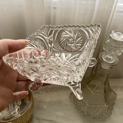 🌿 Beautiful vintage glass cut footed candy dish/jewelry holder