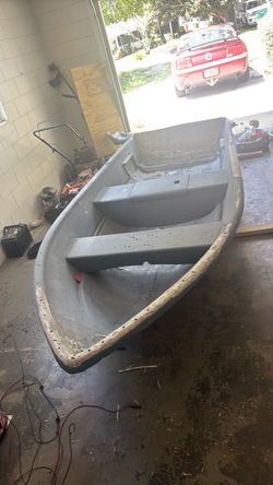 14 foot 4 foot beam titled fiberglass v hull