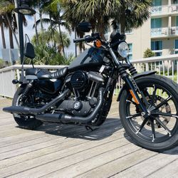 2022 Harley Davidson Sportster Iron 883 Low Miles Like new **Yes Financing **