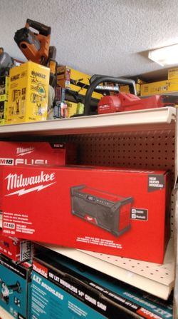 Milwaukee M18 Bluetooth Jobsite Radio (TOOL ONLY)