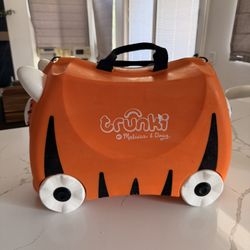 Melissa & Doug Trunki Kids Suitcase