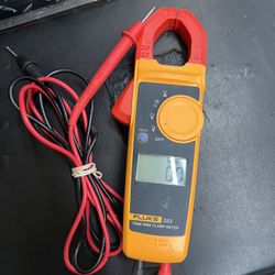 Fluke 323 True RMS Clamp Meter