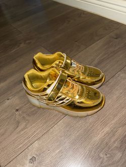 Kids shoes size 37 (which will be size 5) With lights and wheels