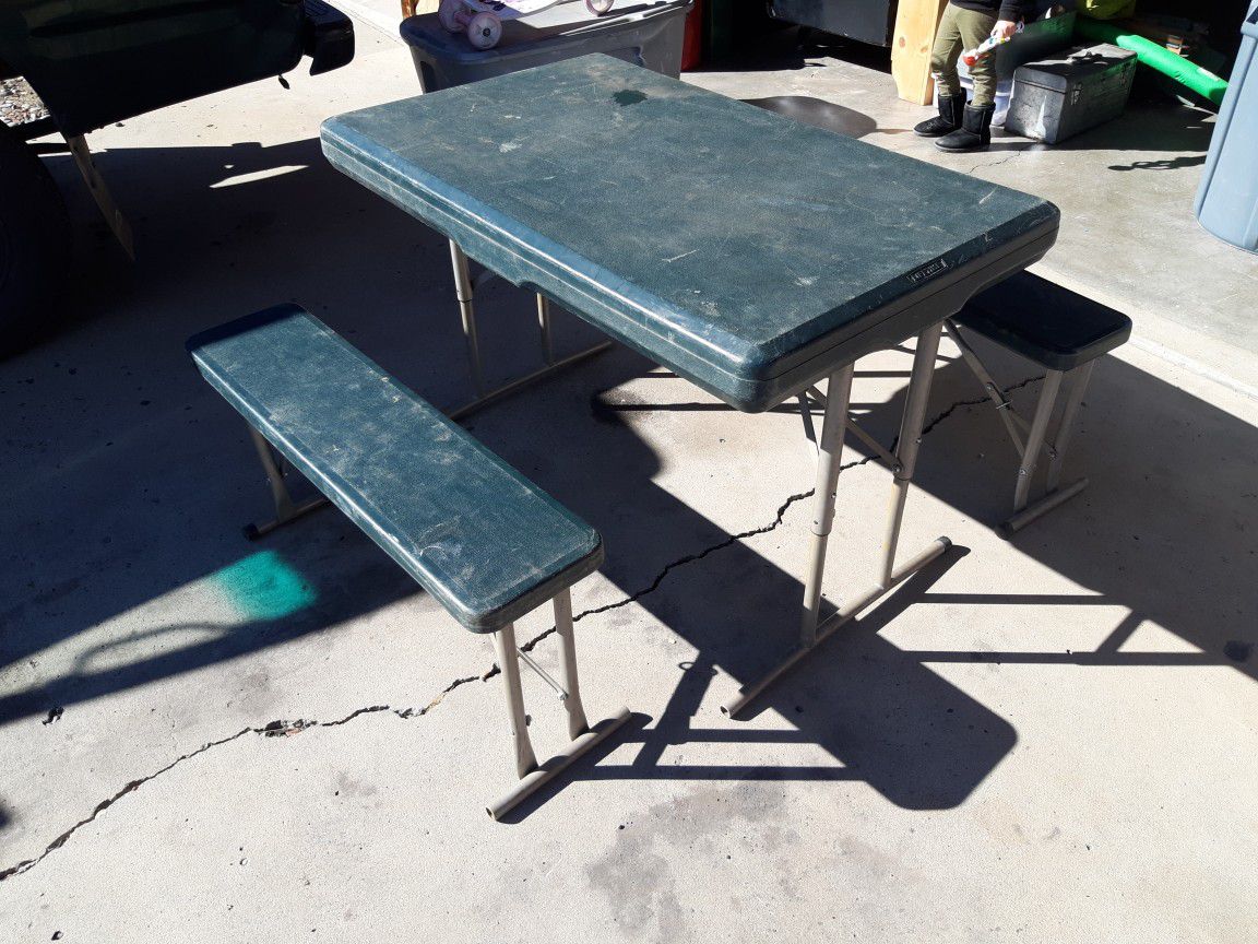 Photo Lifetime camping fold up table and benchs