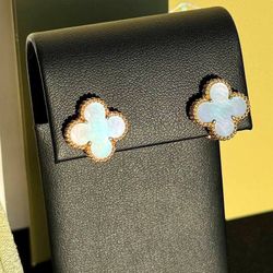 18k yellow gold Van cleef Alhambra style White Mother of pearl stone clover clip back earrings