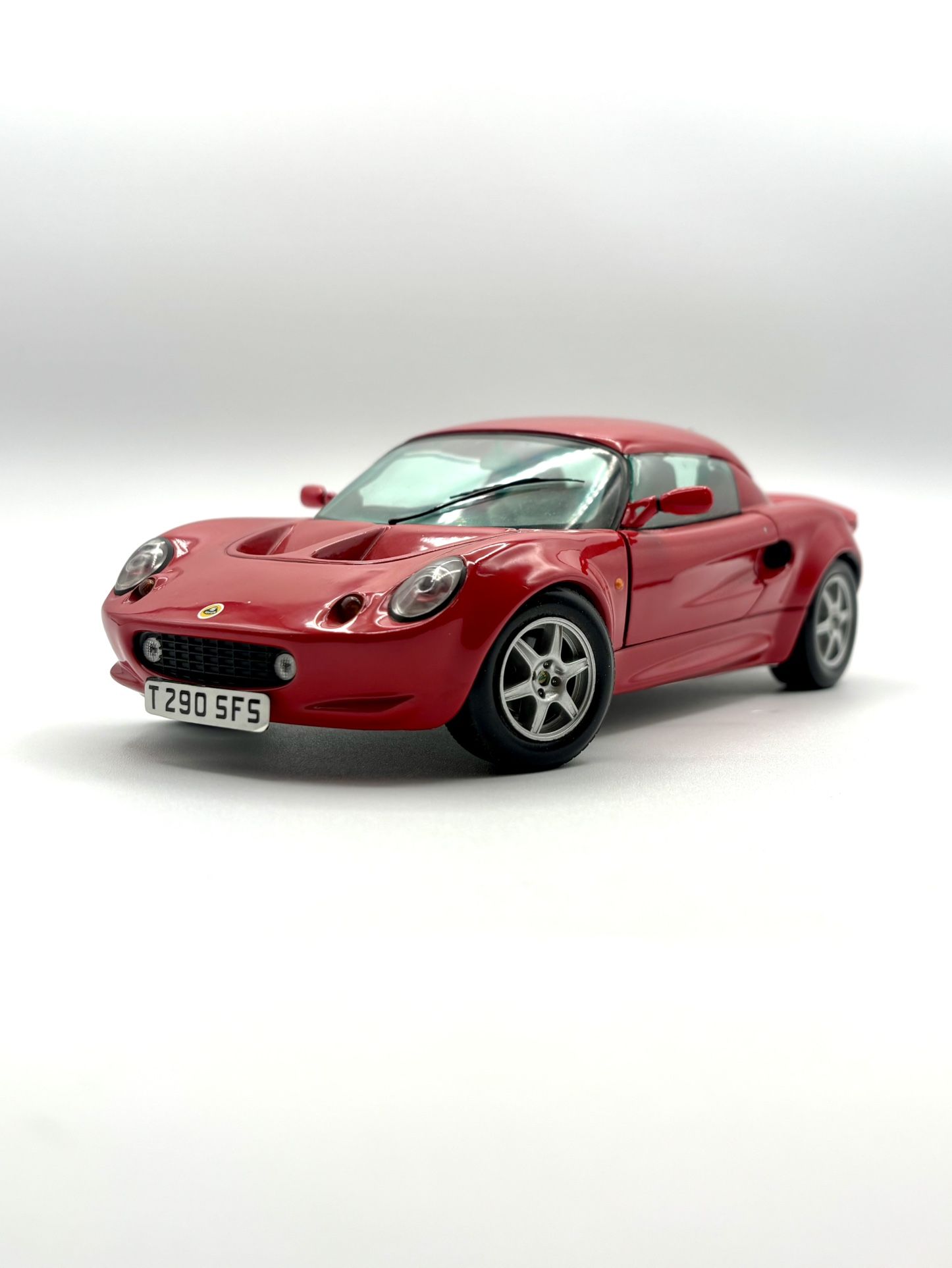 1999 Lotus Elise, Red, 1:18 Diecast Model Car from Sun Star