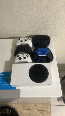 Xbox series s ,1 xbox series 3 elite controller and 3 regular with headset