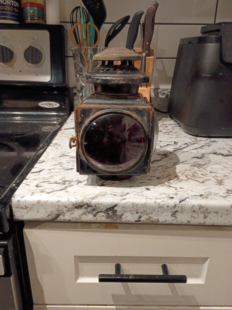 **1(contact info removed) E&J MODEL 12 KEROSENE LANTERN**